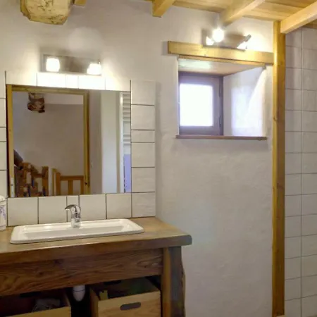 Gite De Charme Avec Jardin Et Terrasse, Nature Et Animaux, Cosy Et Equipe A - Fr-1-496-119 Holiday home Virigneux